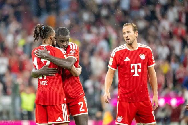沙尔克04主场0-0逼平拜仁 升班马终结八连胜