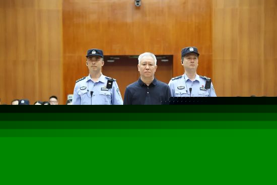 前恒大员工谈许家印：非常抽象还很爱演，把球员召集到草坪聊天就为摆拍